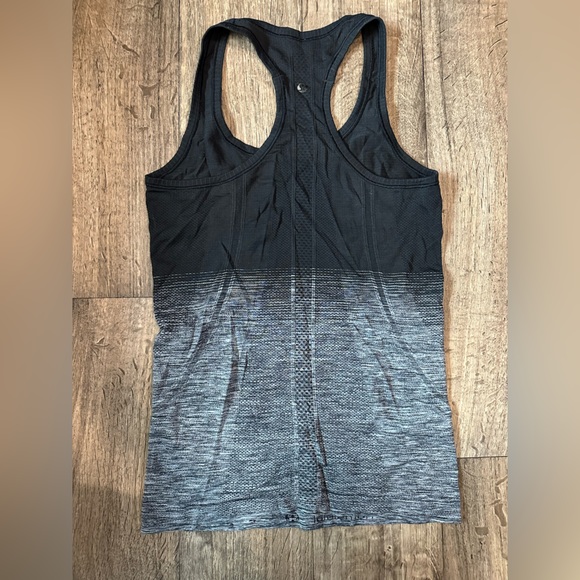 Lululemon tank top - Picture 3 of 4